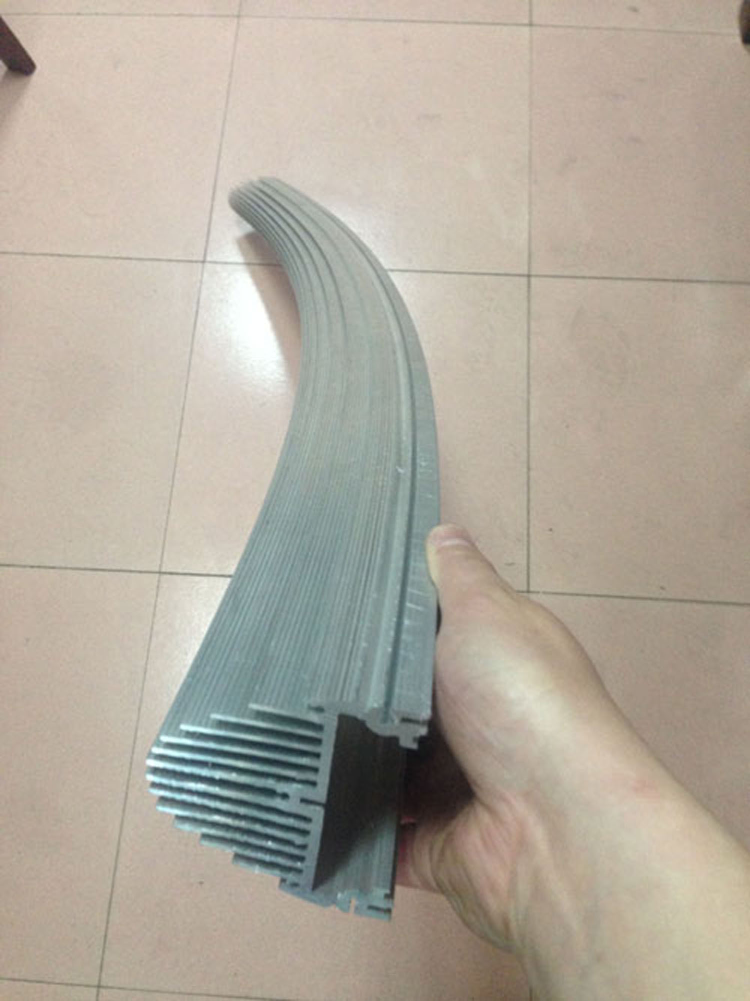 廠家直銷 LED燈飾散熱器鋁材 拉彎鋁材